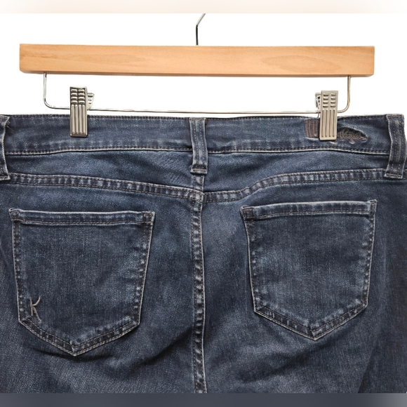 Kut From the Kloth KFTK Distressed Dark Wash Jeans Crop Size 10 Denim - Picture 6 of 16